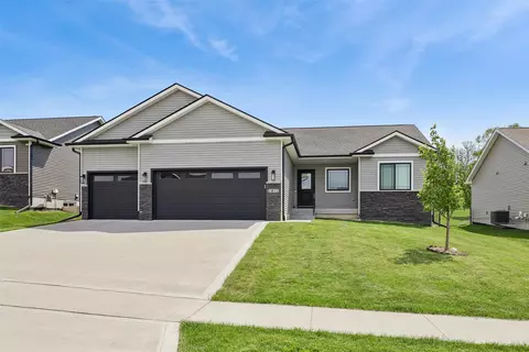 1811 Crabapple Ln, Granger, IA 50109