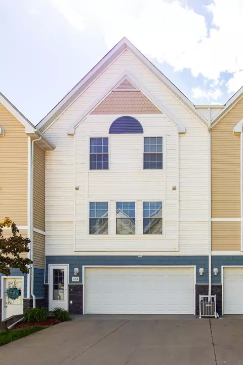 1158 SE Village View Ln, Ankeny, IA 50021