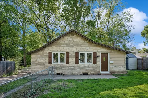 3927 11th St, Des Moines, IA 50313