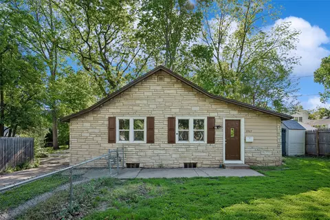 3927 11th St, Des Moines, IA 50313