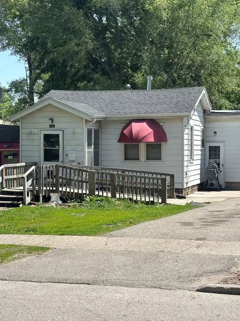1501 E 25th St, Des Moines, IA 50317
