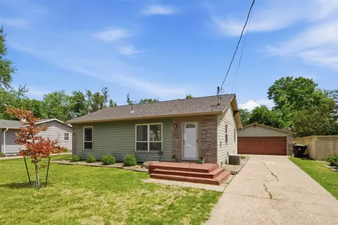655 3rd St, Waukee, IA 50263