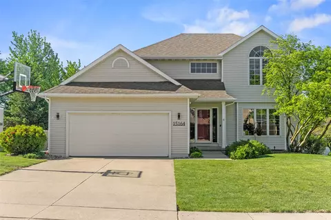 15164 Hawthorn Dr, Clive, IA 50325