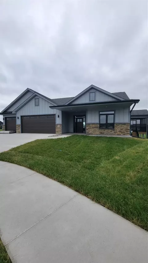 2212 Ketelsen Dr, Ames, IA 50010