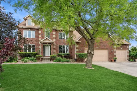 15104 Goodman Dr, Urbandale, IA 50323
