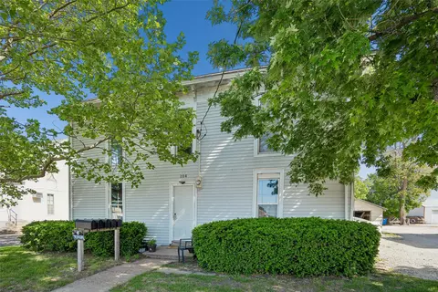 104 E Boston Ave, Indianola, IA 50125