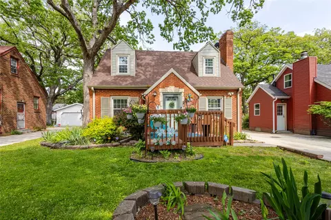 2911 35th St, Des Moines, IA 50310