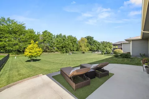 7906 NW 104th Ct, Johnston, IA 50131