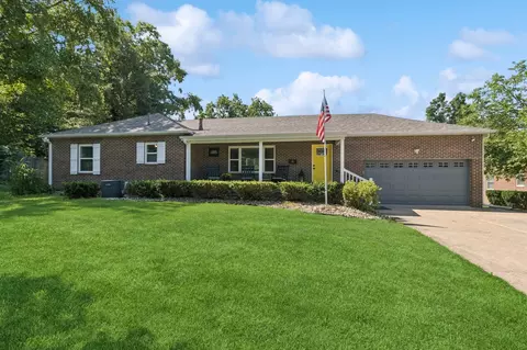 6900 Forest Ct, Windsor Heights, IA 50324