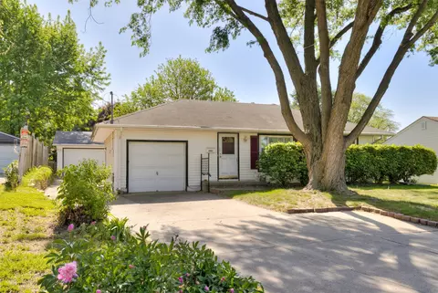 2401 Tomlin Ln, Des Moines, IA 50317