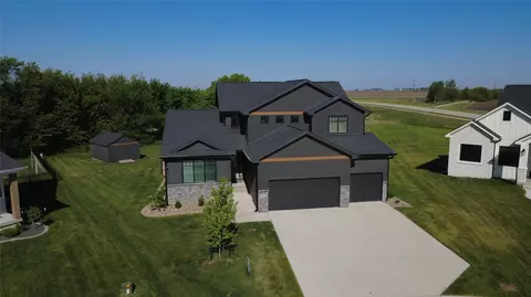 1540 NW Bull Run Ct, Waukee, IA 50263