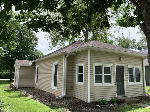 415 N Sherman St, Stuart, IA 50250