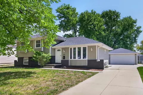 801 NW School St, Ankeny, IA 50023