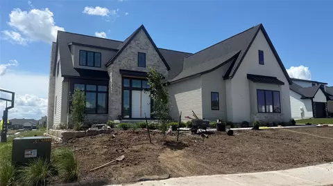 18270 Valleyview Cir, Clive, IA 50325