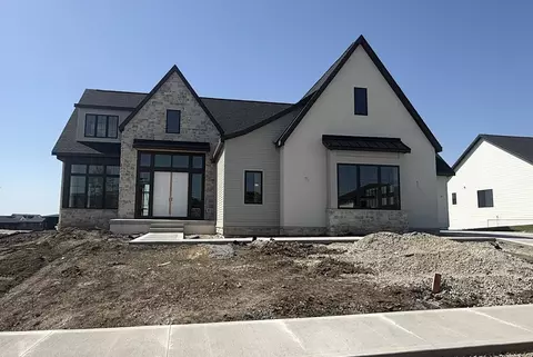 18270 Valleyview Cir, Clive, IA 50325