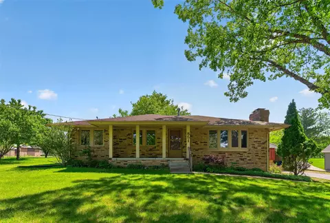 851 SE 60th St, Pleasant Hill, IA 50327