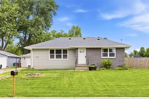 1127 Maple Ave, Norwalk, IA 50211