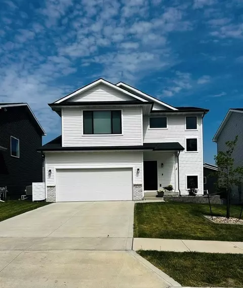 4719 167th St, Urbandale, IA 50323
