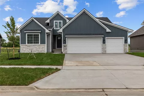 409 NE Madison Ave, Elkhart, IA 50073