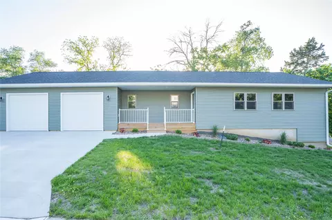 201 N 10th St, Guthrie Center, IA 50115