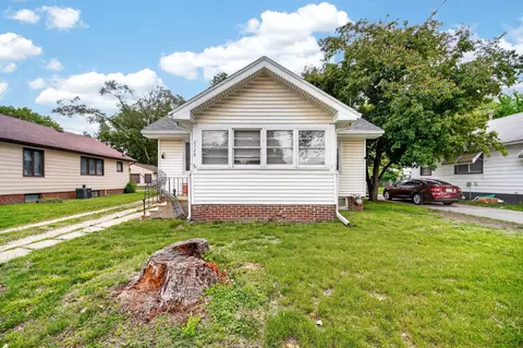 2728 Des Moines St, Des Moines, IA 50317