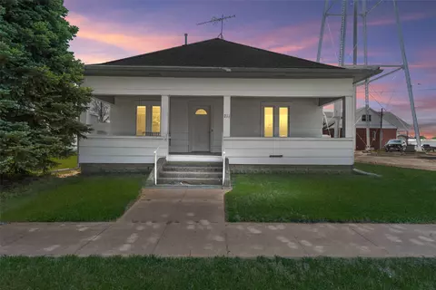 211 E Washington St, Monroe, IA 50170
