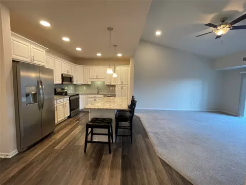 9001 Windsor Pkwy #313, Johnston, IA 50131