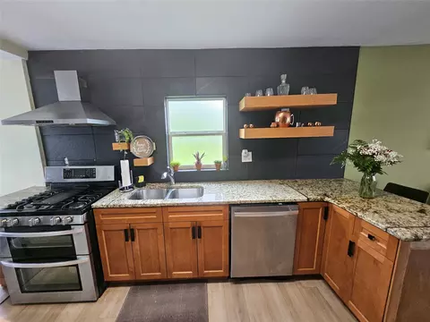 2778 NE Broadway Ave, Des Moines, IA 50317