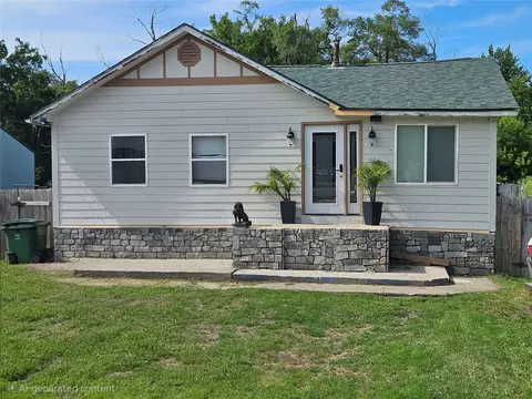 2778 NE Broadway Ave, Des Moines, IA 50317