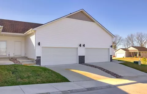 5649 Ponderosa Dr, Pleasant Hill, IA 50327
