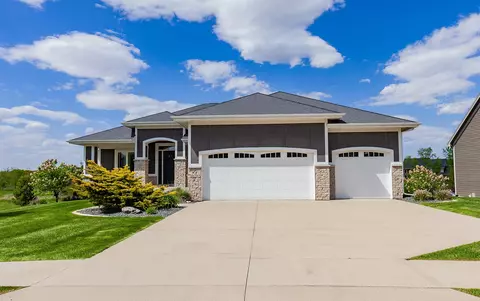 16397 NW Prairie Ave, Clive, IA 50325