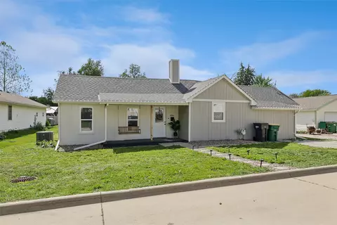 406 N 7th St, Winterset, IA 50273