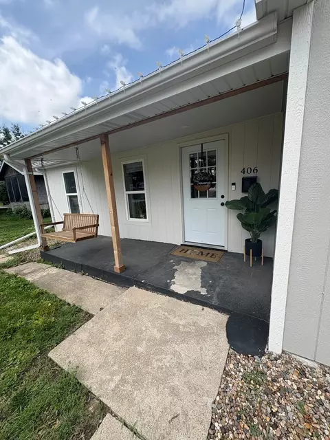 406 N 7th St, Winterset, IA 50273