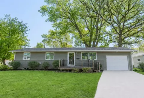 106 Superior St, Emmetsburg, IA 50536