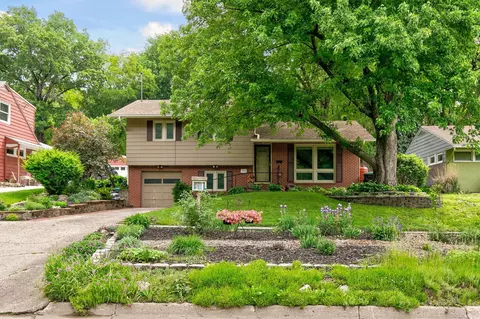 1001 Cummins Pkwy, Des Moines, IA 50311