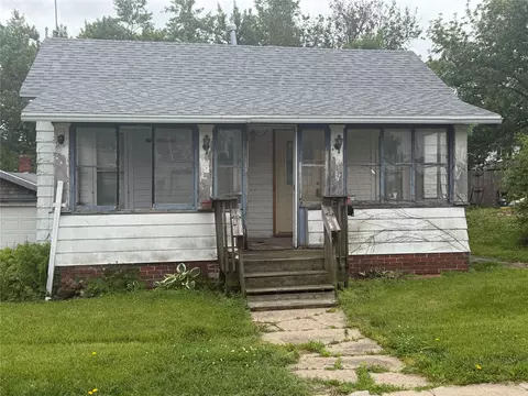 715 N 3rd Ave E, Newton, IA 50208