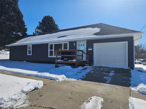 404 North St, Guthrie Center, IA 50115