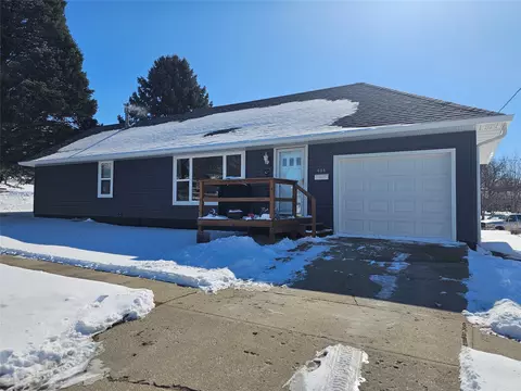 404 North St, Guthrie Center, IA 50115