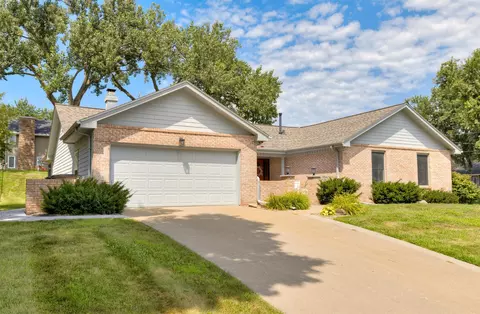 766 34th Pl, West Des Moines, IA 50265