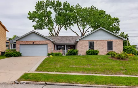 766 34th Pl, West Des Moines, IA 50265
