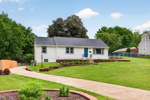 2701 56th St, Des Moines, IA 50310