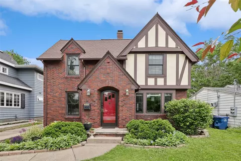 2009 Beaver Ave, Des Moines, IA 50310