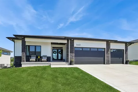 14431 Persimmon Dr, Urbandale, IA 50323