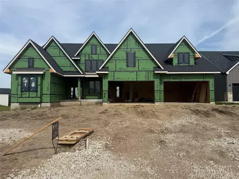 3837 NW 183rd St, Clive, IA 50325