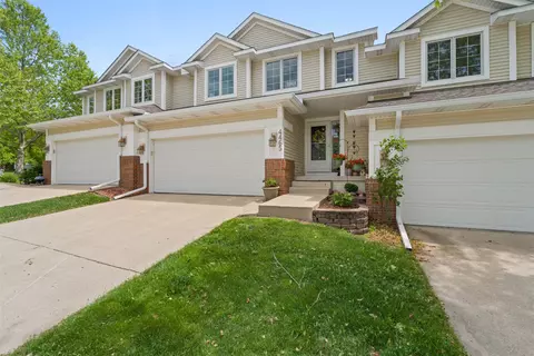 4465 Zilker Dr, Pleasant Hill, IA 50327