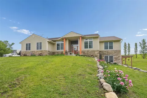 2115 NE 112th St, Mitchellville, IA 50169
