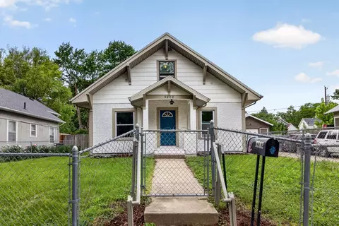 3202 3rd St, Des Moines, IA 50313