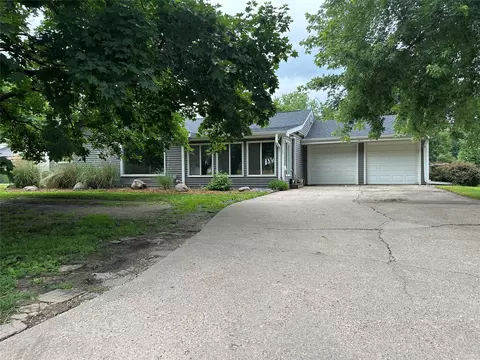 1417 Ashworth Rd, West Des Moines, IA 50265