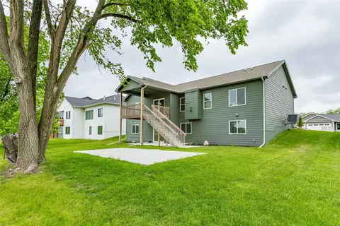 10922 Westport Dr, West Des Moines, IA 50266