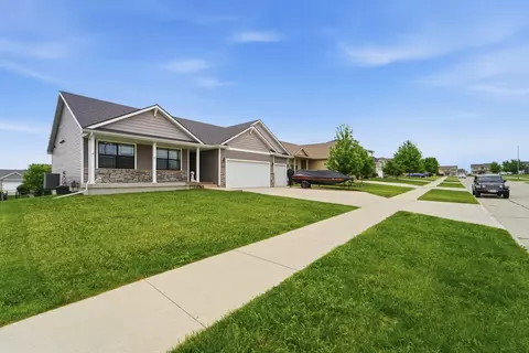 1305 NW Sunset Ln, Grimes, IA 50111